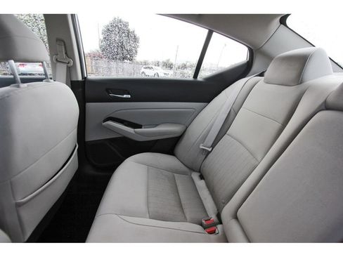 Used 2022 Nissan Altima 2.5 SV w/ SV Premium Package FWD image 12