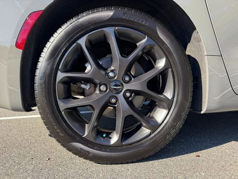 Used 2023 Chrysler Pacifica Touring-L w/ S Appearance Package image 58