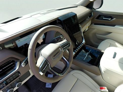 New 2026 GMC Yukon Denali w/ Sun & Power Step Package image 8