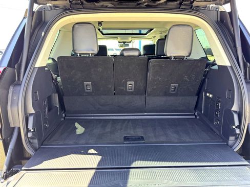 Used 2025 Ford Expedition Platinum AWD/4WD image 8
