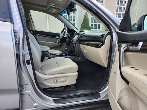 Used 2014 Kia Sorento EX w/ EX V6 Touring Package image 7