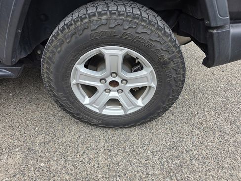 Used 2018 Jeep Wrangler Unlimited Sport S AWD/4WD image 18