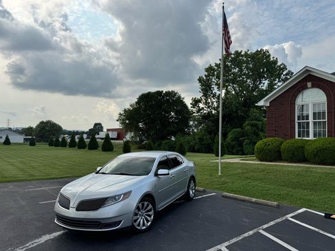 Used 2014 Lincoln MKS FWD image 1
