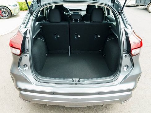 New 2025 Nissan Kicks Play S image 7