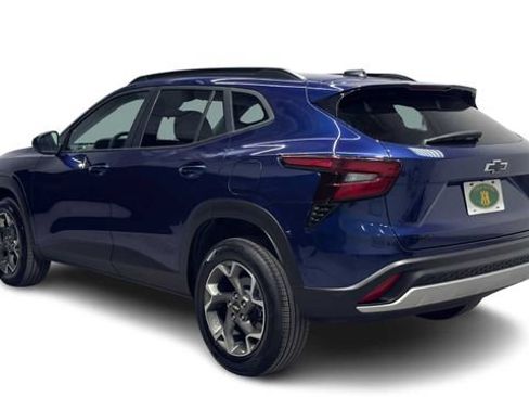 Used 2024 Chevrolet Trax LT w/ Driver Confidence Package FWD image 4