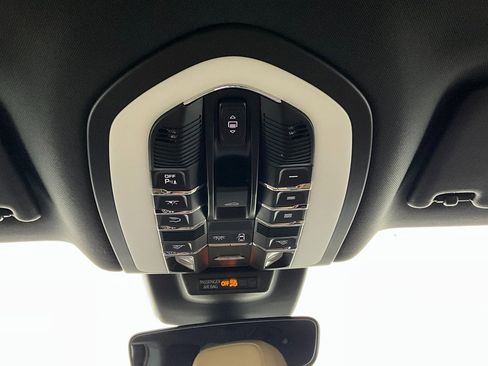 Used 2023 Porsche Macan image 13