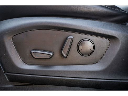 Used 2021 Ford Explorer XLT w/ Equipment Group 202A AWD/4WD image 9