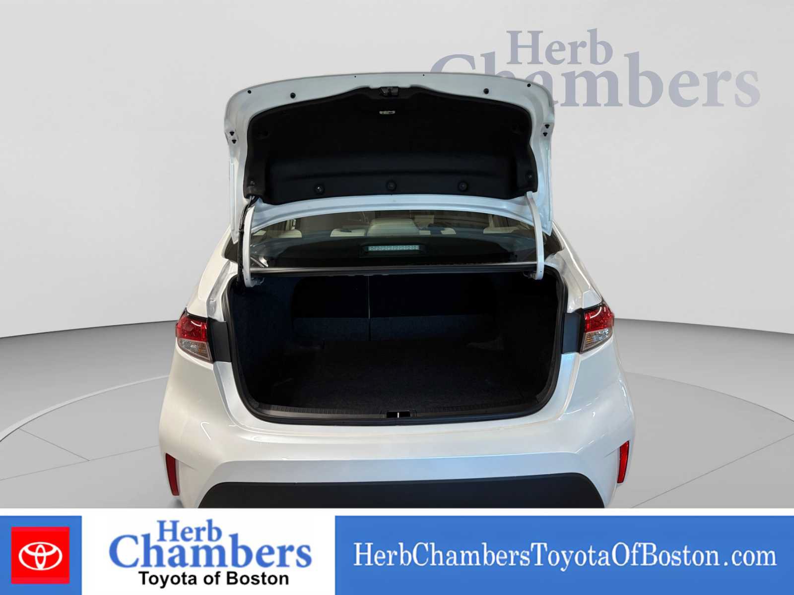 Used 2026 Toyota Corolla LE FWD image 4