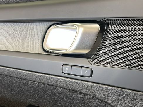Certified 2026 Volvo XC40 B5 Plus AWD/4WD image 19