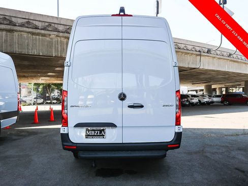 Used 2024 Mercedes-Benz Sprinter 2500 image 8