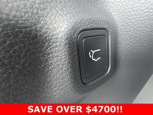 New 2025 Jeep Compass Latitude w/ Sun & Sound Group image 14