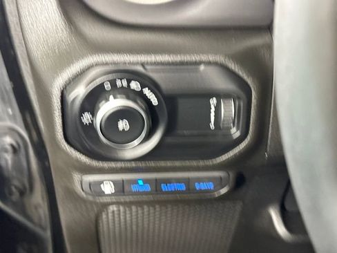 Used 2023 Jeep Wrangler Unlimited w/ Sun & Screen Package image 19