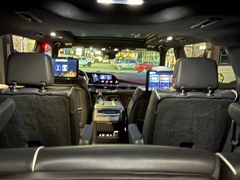 Used 2024 Cadillac Escalade ESV Premium Luxury Platinum w/ Heavy-Duty Trailer Package image 23