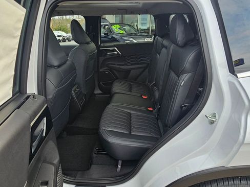 New 2026 Mitsubishi Outlander SEL image 11