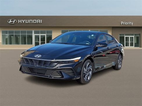 Used 2025 Hyundai Elantra Sport image 1