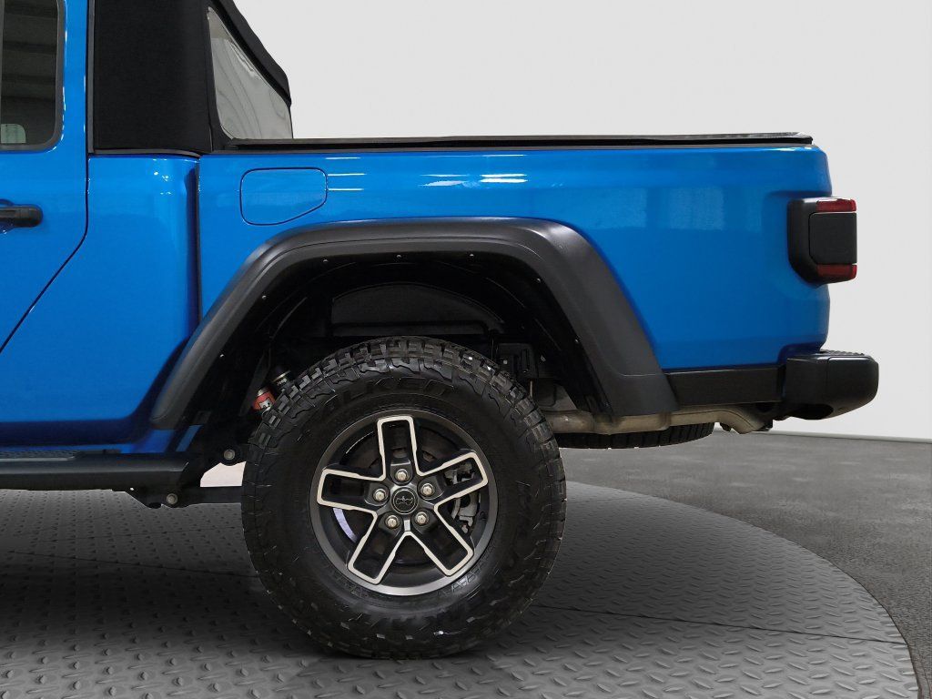 Used 2024 Jeep Gladiator Mojave w/ Technology Group AWD/4WD image 28