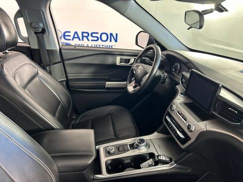 Used 2024 Ford Explorer XLT w/ Equipment Group 202A AWD/4WD image 19