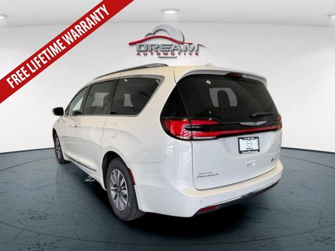 Used 2021 Chrysler Pacifica Limited w/ Premium & Safety Sphere Group FWD image 5