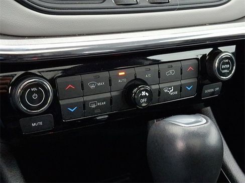 Used 2022 Jeep Compass Limited w/ Sun and Sound Group image 18