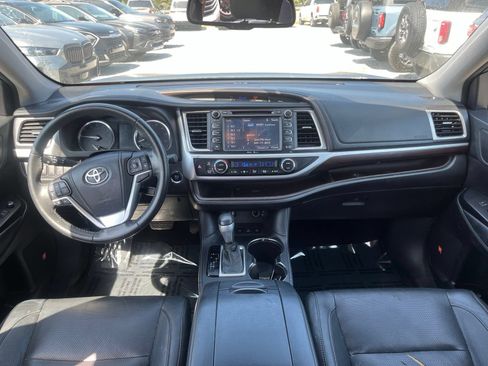 Used 2015 Toyota Highlander Limited w/ Driver Technology Package AWD/4WD image 9