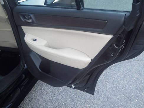 Used 2017 Subaru Legacy 2.5i Limited AWD/4WD image 32