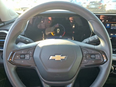 Used 2024 Chevrolet Trax LT image 18