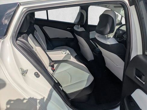 Used 2022 Toyota Prius XLE w/ Advanced Technology Package image 17