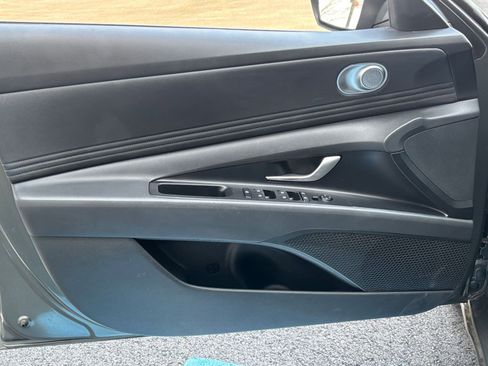 Used 2025 Hyundai Elantra SEL FWD image 18