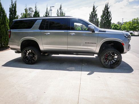 Used 2024 Chevrolet Suburban Z71 w/ Luxury Package AWD/4WD image 11
