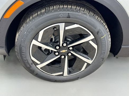 New 2026 Chevrolet Equinox EV LT image 34