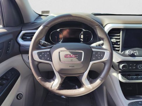 Used 2023 GMC Acadia SLT w/ Technology Package AWD/4WD image 14