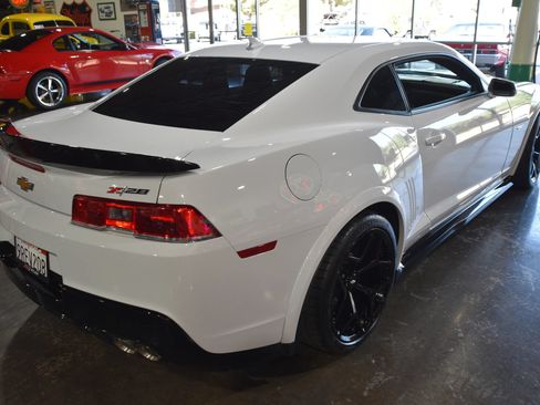 Used 2015 Chevrolet Camaro Z/28 RWD image 12