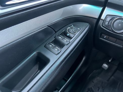 Used 2017 Ford Explorer XLT w/ Equipment Group 202A image 11