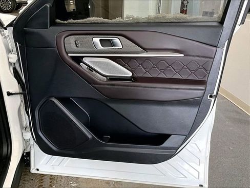 Used 2025 Ford Explorer Platinum w/ LUX Leather Package image 12