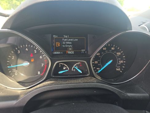 Used 2019 Ford Escape SE FWD image 2