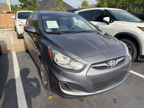 Used 2012 Hyundai Accent GLS FWD image 2