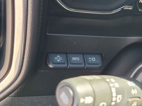 Used 2021 GMC Sierra 1500 AT4 w/ Technology Package AWD/4WD image 30