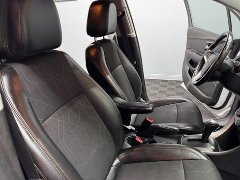 Used 2019 Chevrolet Trax LT w/ LT Convenience Package image 54