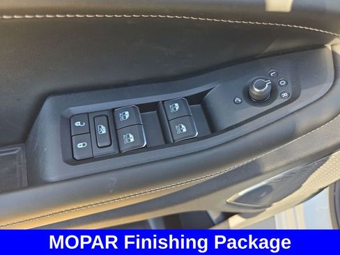 New 2025 Jeep Grand Cherokee Overland w/ Trailer Tow Package AWD/4WD image 13