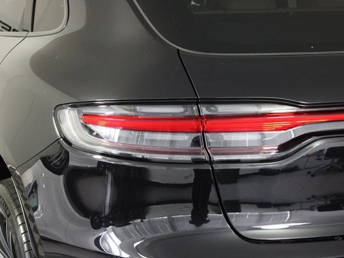 Used 2025 Porsche Macan image 12