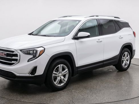 Used 2024 GMC Terrain SLE FWD image 3