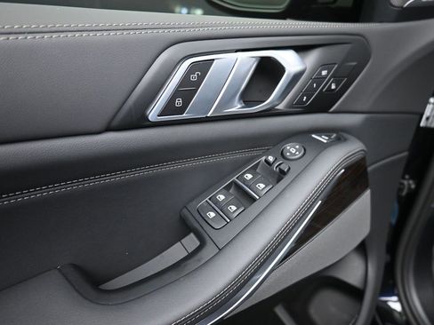 Used 2026 BMW X5 xDrive40i w/ M Sport Package image 9