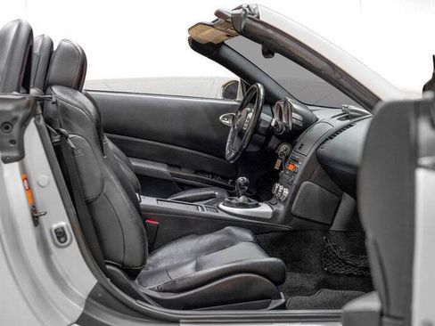 Used 2006 Nissan 350Z Touring RWD image 13