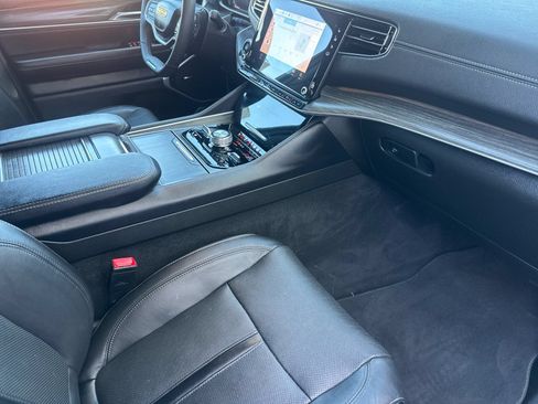 Used 2023 Jeep Wagoneer Series III w/ Preferred Equipment Group AWD/4WD image 18