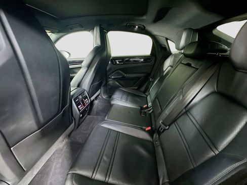 Certified 2023 Porsche Cayenne Coupe image 23