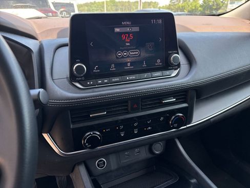 Used 2023 Nissan Rogue S FWD image 20