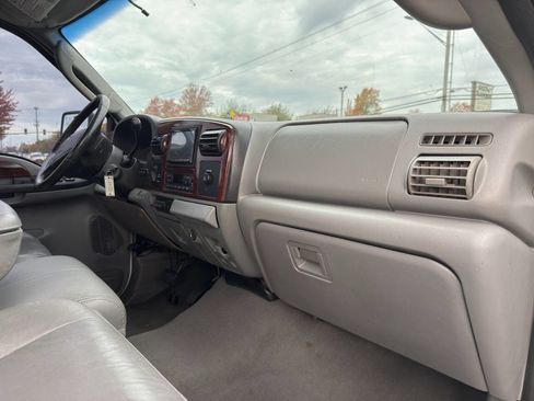 Used 2005 Ford F350 Lariat image 13