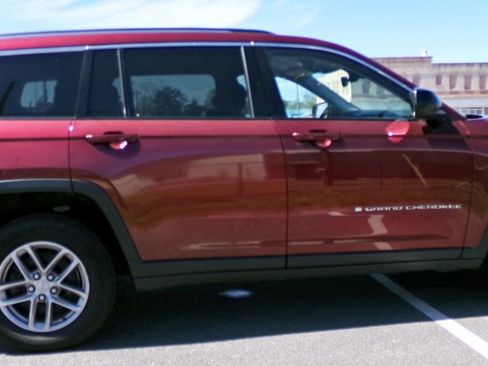 Used 2021 Jeep Grand Cherokee L Laredo w/ Luxury Tech Group I image 4