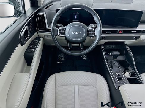 Certified 2025 Kia Sorento EX w/ Panoramic Sunroof Package image 21