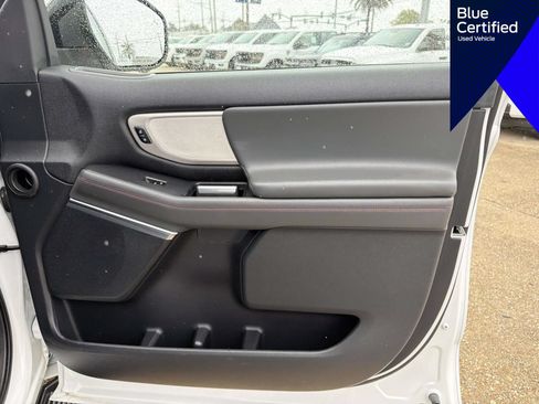 Certified 2025 Ford Expedition Active AWD/4WD image 19
